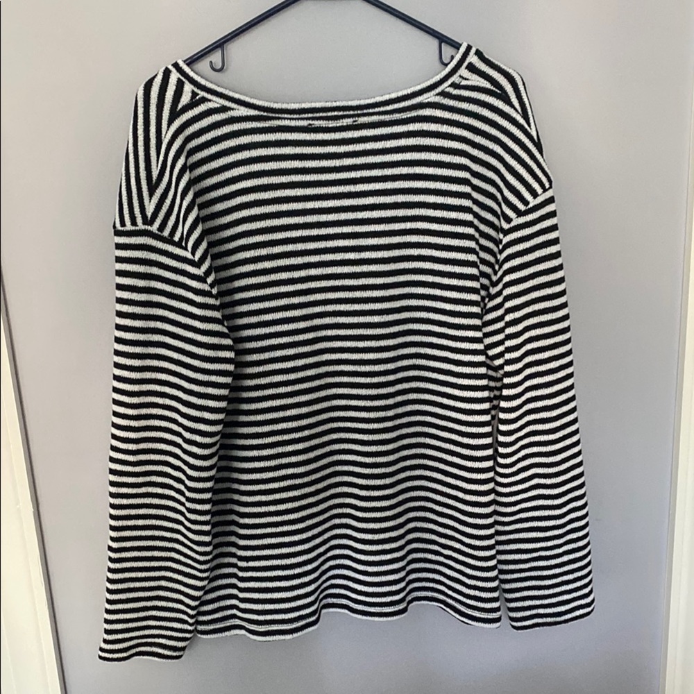 Zara Black and White V-Neck Sweater Classic Stripes - Picture 4 of 4